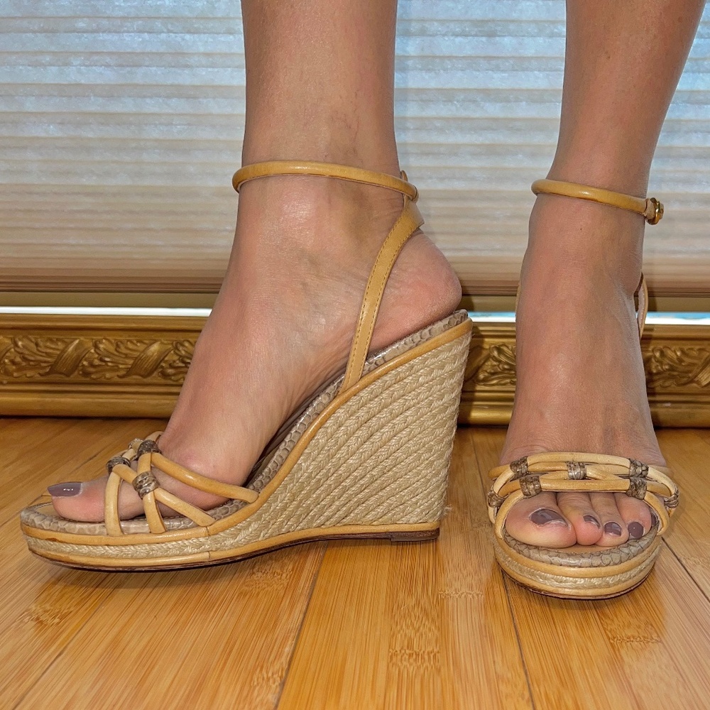 Elise Tahari Tan Leather with Snake Detail Espadrilles Size 8.5